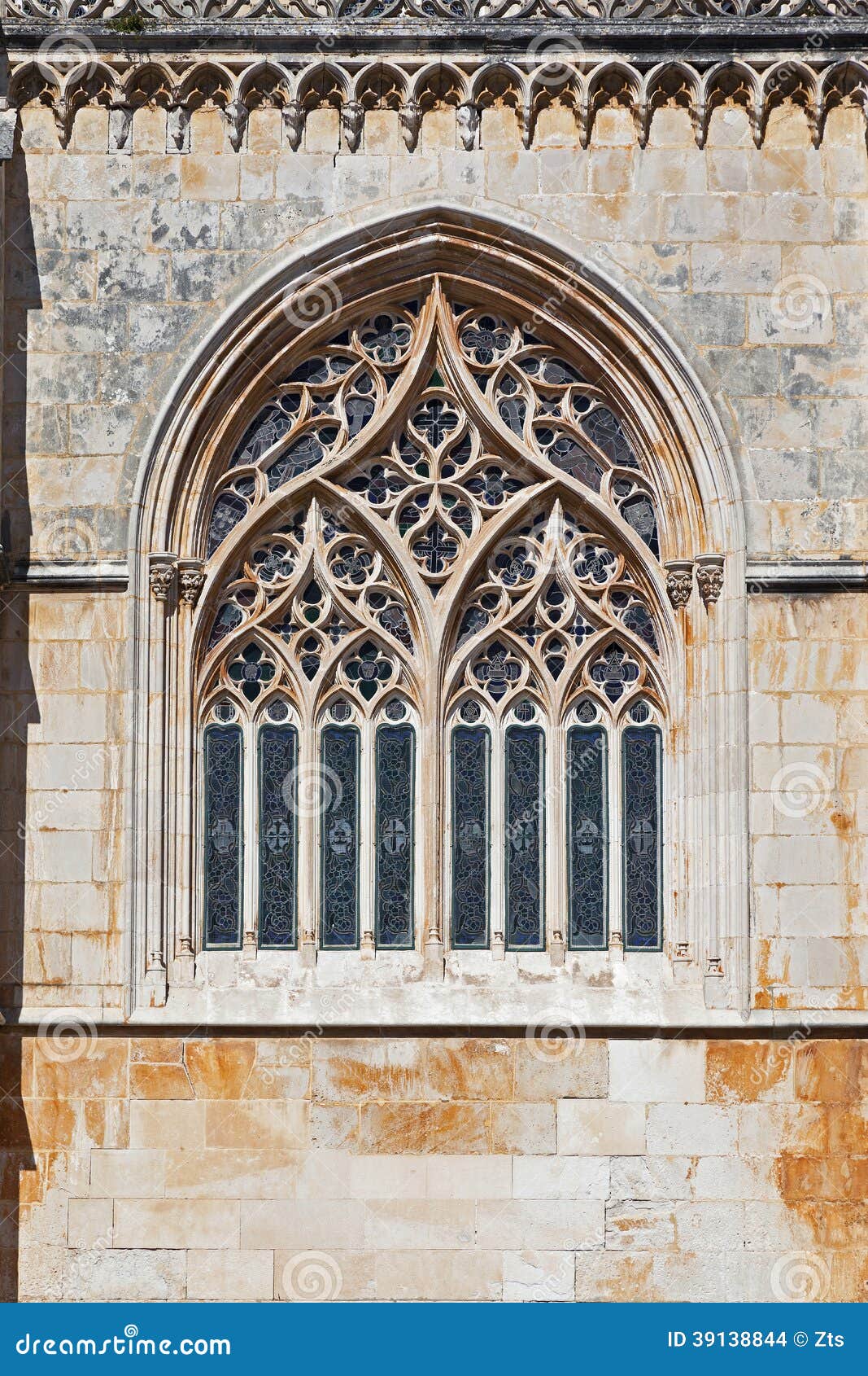 batalha monastery. tracery gothic window